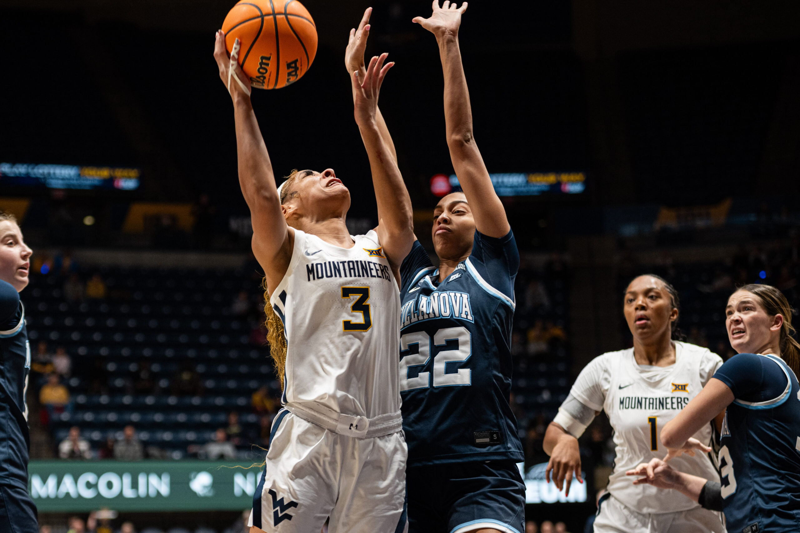 Villanova ends WVU's 21-game home winning streak with 81-59 victory